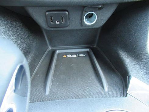 Used 2022 Chevrolet Traverse LT FWD image 27
