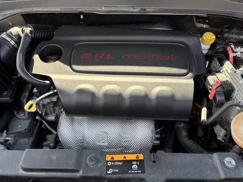 Used 2019 Jeep Renegade Altitude w/ Quick Order Package 2XM AWD/4WD image 17