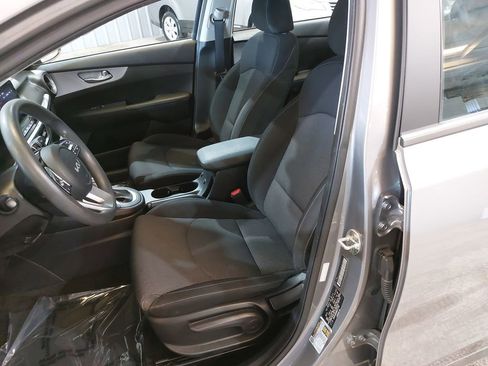 Used 2022 Kia Forte LXS FWD image 16