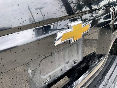Used 2016 Chevrolet Suburban LTZ RWD image 7