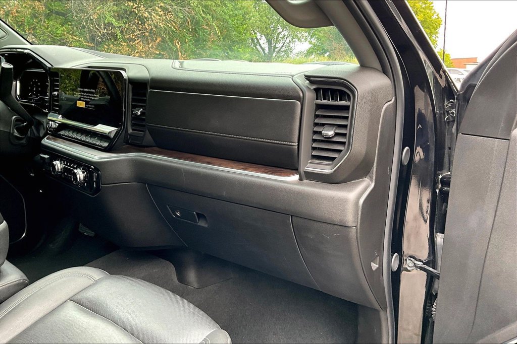 Used 2025 GMC Sierra 1500 SLT AWD/4WD image 19
