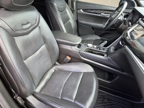 Used 2023 Cadillac XT6 Premium Luxury w/ Technology Package FWD image 22