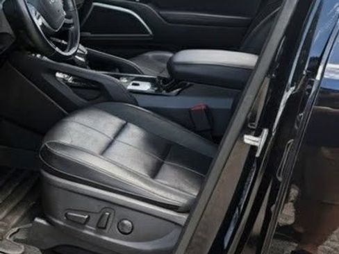 Used 2022 Kia Telluride EX w/ EX Premium Package AWD/4WD image 5