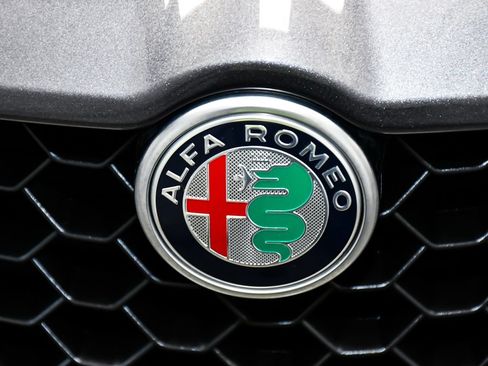 Used 2022 Alfa Romeo Stelvio Ti AWD/4WD image 90