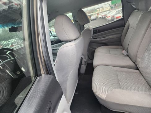 Used 2014 Toyota Tacoma PreRunner image 9