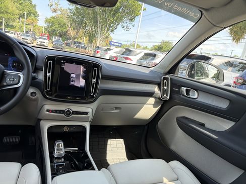 Certified 2023 Volvo XC40 B5 Ultimate w/ Protection Package Premier AWD/4WD image 31