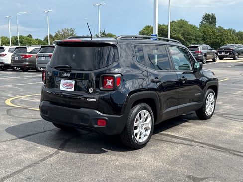 Used 2016 Jeep Renegade Latitude FWD image 11