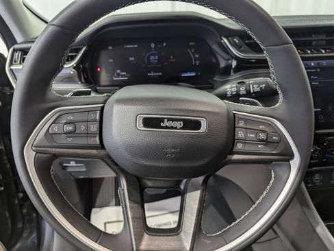 Used 2023 Jeep Grand Cherokee 4WD 4xe image 14