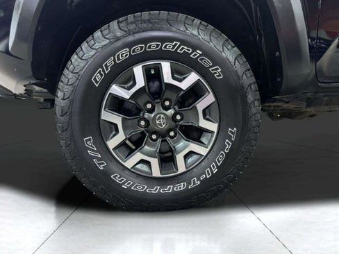 Used 2020 Toyota Tacoma TRD Off-Road w/ Technology Package AWD/4WD image 44