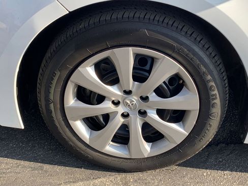 Used 2025 Toyota Corolla LE image 28