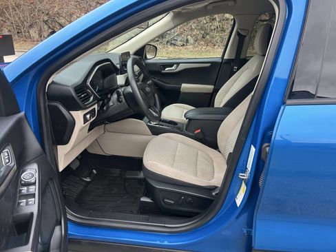 Used 2020 Ford Escape SE image 18