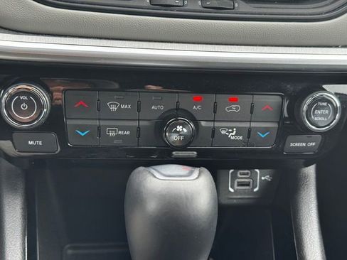 Certified 2025 Jeep Compass Limited w/ Elite Group AWD/4WD image 37