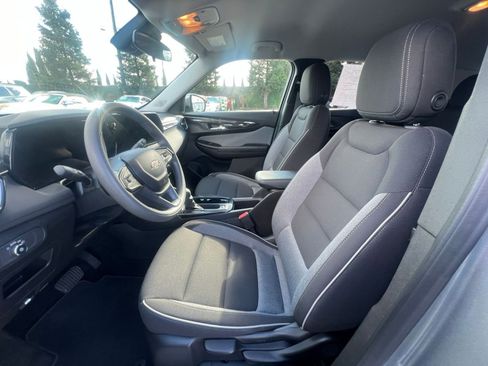 Used 2025 Chevrolet TrailBlazer LT image 27