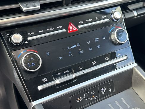 Used 2025 Hyundai Santa Fe SEL FWD image 16