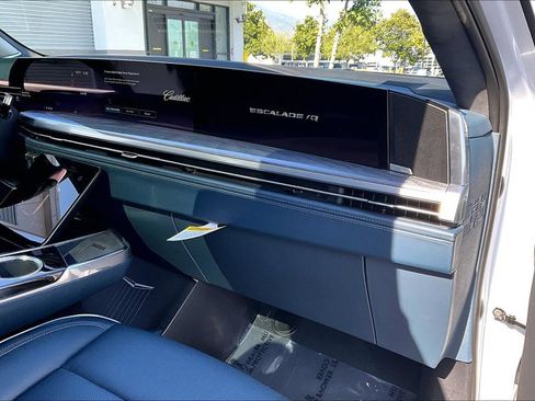 New 2026 Cadillac Escalade IQ Luxury 2 w/ LPO, Floor Liner Package AWD/4WD image 31