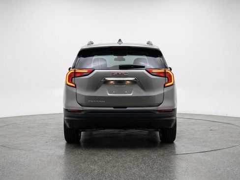 Used 2024 GMC Terrain SLE image 7