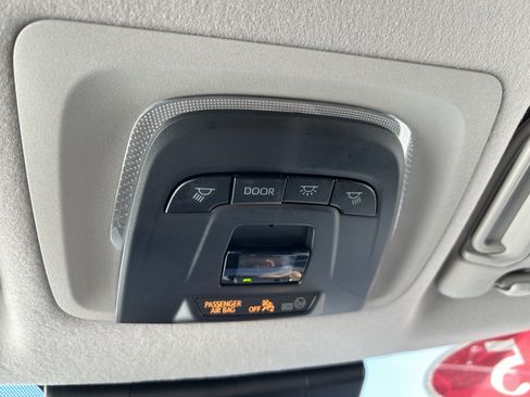 Certified 2025 Toyota Corolla Cross XLE FWD image 32
