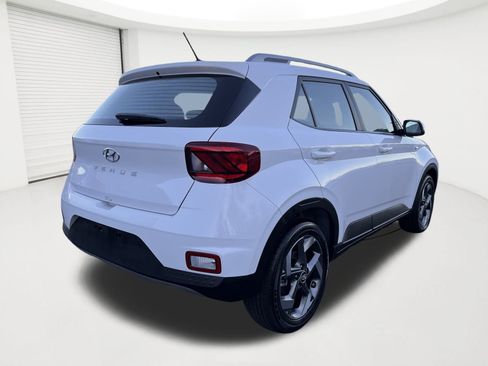 Certified 2025 Hyundai Venue SEL image 4