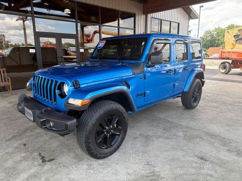 Used 2023 Jeep Wrangler Unlimited Sahara AWD/4WD image 21