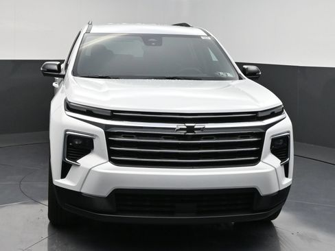 New 2026 Chevrolet Traverse LT w/ Driver Confidence Package FWD image 2