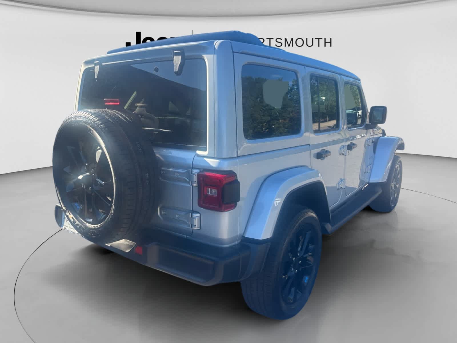 Used 2023 Jeep Wrangler Unlimited Sahara w/ Cold Weather Group AWD/4WD image 8