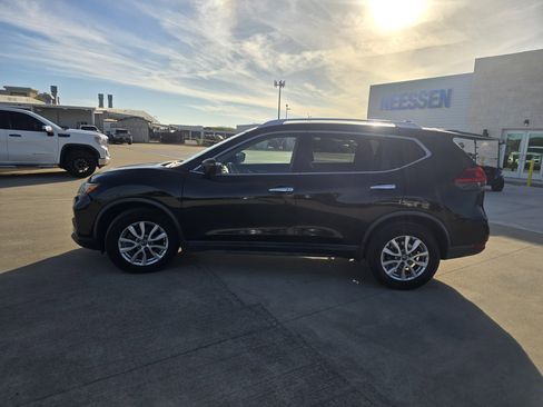 Used 2017 Nissan Rogue SV image 6