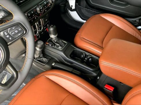 Used 2024 Jeep Wrangler Unlimited Sport AWD/4WD image 15