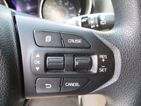 Used 2020 Kia Sedona LX FWD image 15