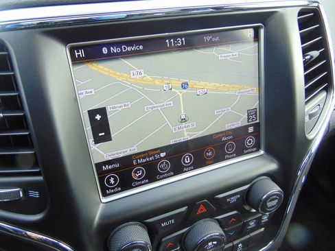 Used 2018 Jeep Grand Cherokee Limited image 20