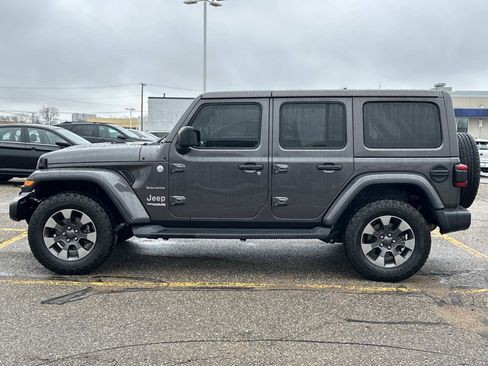 Used 2018 Jeep Wrangler Unlimited Sahara image 2
