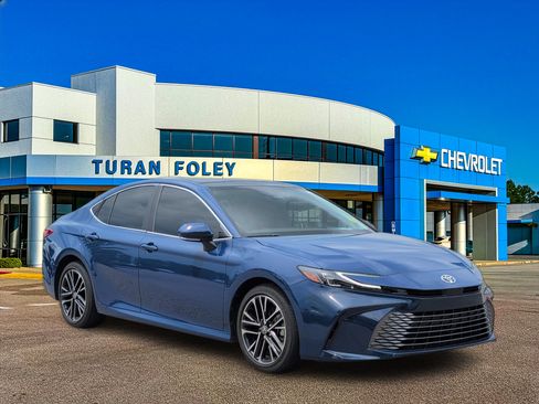 Used 2025 Toyota Camry XLE w/ Premium Package FWD image 9