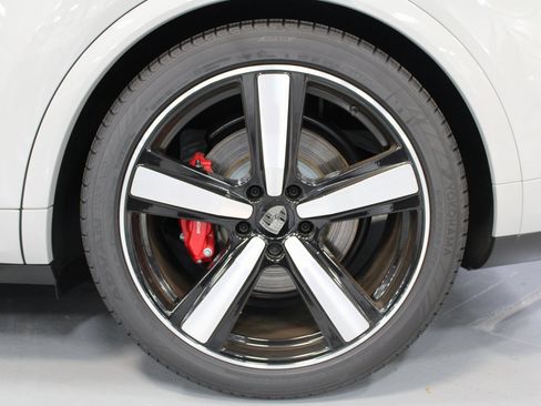 New 2025 Porsche Cayenne Turbo image 12