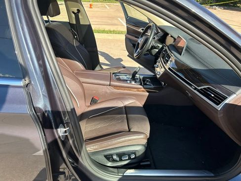 Used 2020 BMW 750i xDrive AWD/4WD image 12