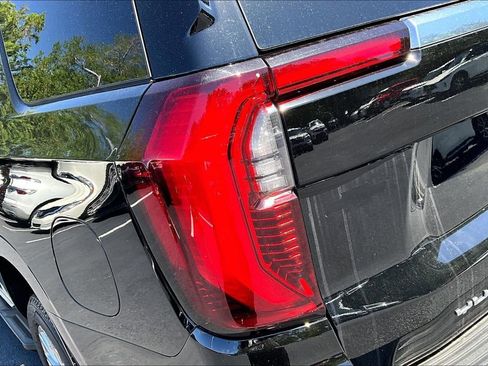 Used 2025 GMC Yukon Denali w/ LPO, Floor Liner Package AWD/4WD image 23