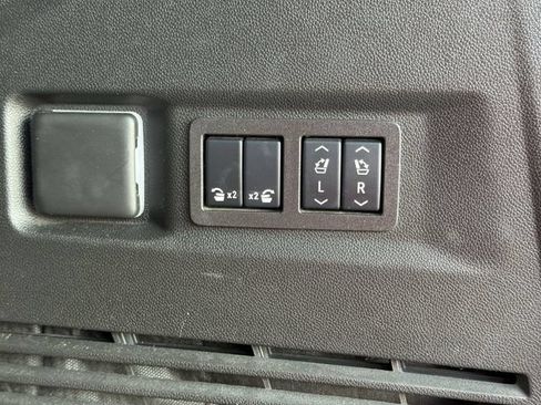 Used 2024 Chevrolet Tahoe Z71 w/ Luxury Package AWD/4WD image 28