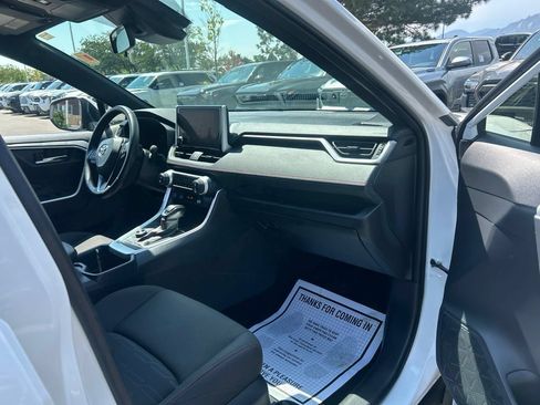 Used 2025 Toyota RAV4 SE AWD/4WD image 12