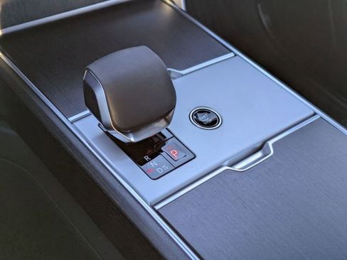 New 2026 Land Rover Range Rover SE image 9