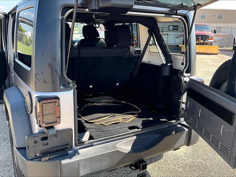 Used 2015 Jeep Wrangler Unlimited Sport w/ Quick Order Package 24S AWD/4WD image 19