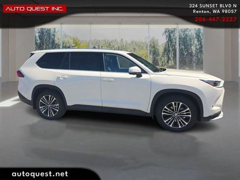 Used 2024 Toyota Grand Highlander AWD Hybrid image 4