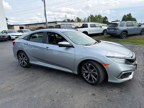 Used 2020 Honda Civic Touring image 2