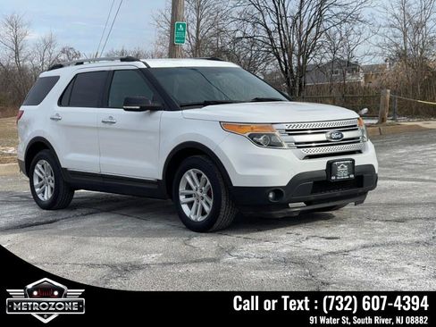 Used 2015 Ford Explorer XLT image 11