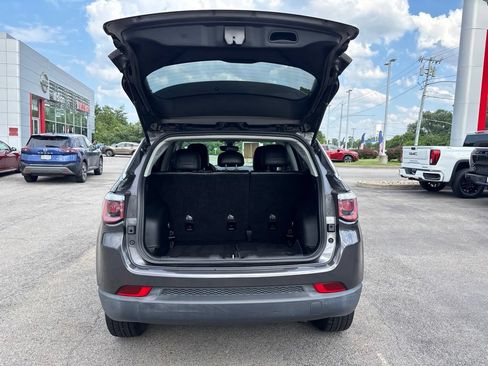 Used 2017 Jeep Compass Latitude w/ Popular Equipment Group AWD/4WD image 6