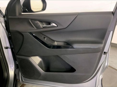 Used 2026 Chevrolet Equinox LT FWD image 25