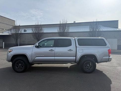 Used 2017 Toyota Tacoma SR5 RWD image 1