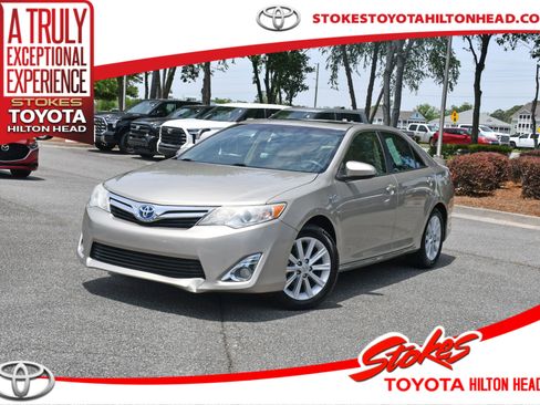 Used 2014 Toyota Camry XLE w/ Leather Package FWD image 1