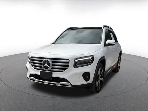 Used 2025 Mercedes-Benz GLB 250 4MATIC image 7