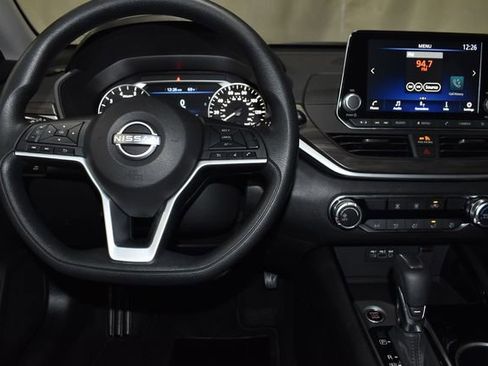 Used 2024 Nissan Altima 2.5 SV image 14