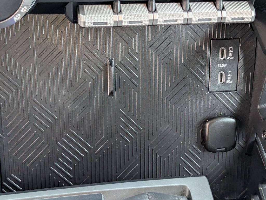 Certified 2025 Toyota Tacoma SR5 AWD/4WD image 25