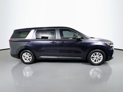 Used 2024 Kia Carnival LX FWD image 3