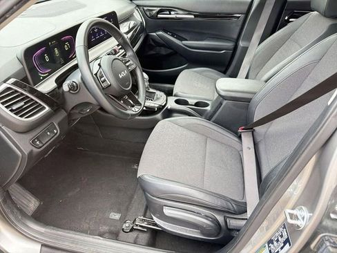 Used 2025 Kia Seltos S FWD image 19